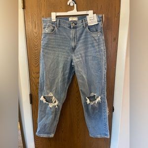 NWT Abercrombie The Mom High Rise Size 32